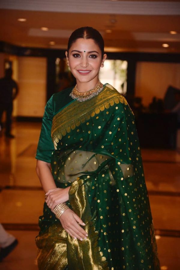 Anushka-Sharma-in-a-green-saree-at-Priyadarshini-Academy-Global-Awards-1